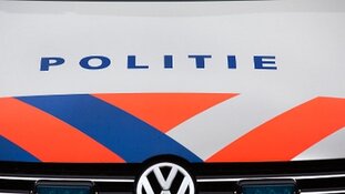 Dronken man springt voor rijdende politieauto in Uitgeest