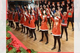 Vier dansscholen tijdens de kerstmarkt