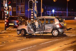 Twee mensen zwaargewond bij ongeluk met twee auto's in Beverwijk
