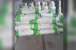 Heemskerker belt achter het stuur: politie vindt gevaarlijke stoffen in zijn bus