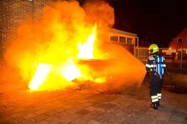 Brandweer blust brand bij basischool in Heemskerk