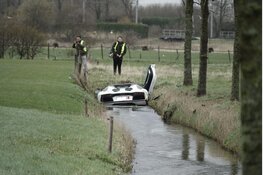 Peperdure Lamborghini in sloot bij Heemskerk