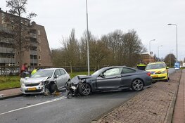 Gewonde na frontale aanrijding op de Hoflaan in Heemskerk