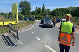 Politie sluit meerdere wegen naar kust af vanwege drukte en roept op: "Kom niet naar strand!"