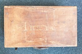 Koffer met opdruk “Titanic” op Facebookveiling De Groene Ezel