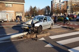 Auto ramt lantaarnpaal in Heemskerk