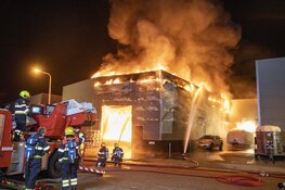 Zeer grote brand in loods aan de Timmerwerf in Heemskerk