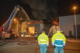Zeer grote brand in loods aan de Timmerwerf in Heemskerk