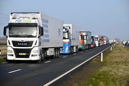 Vrachtwagen blokkeert N203 in Uitgeest na ongeval