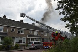 Felle dakbrand bij woning in Heemskerk