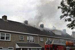 Felle dakbrand bij woning in Heemskerk
