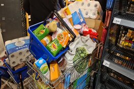 Alles 50% bij Deen in Heemskerk, overvolle wagens