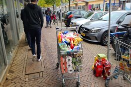 Alles 50% bij Deen in Heemskerk, overvolle wagens