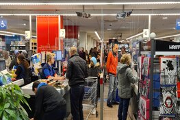 Alles 50% bij Deen in Heemskerk, overvolle wagens