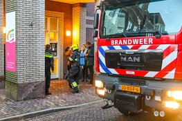 Rookontwikkeling in gezondheidscentrum door oliebol in magnetron