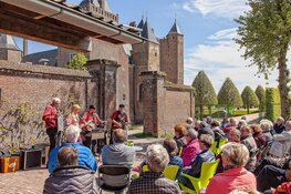 Muziekoptredens in Kasteeltuin Assumburg
