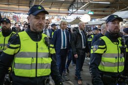 Veel politie bij bezoek Geert Wilders aan Bazaar Beverwijk