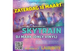 Skytrain en DJ Mark in podium Laurentz