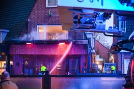Terrasheaters zetten zonnescherm in brand bij restaurant in Heemskerk