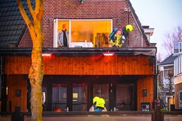 Terrasheaters zetten zonnescherm in brand bij restaurant in Heemskerk