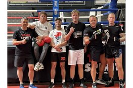 Bekende voetballer Milan Klopper stapt op 8 juni in de boksring