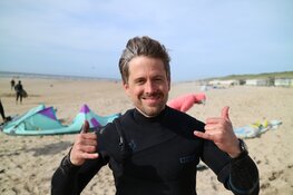 Ezel Maarten Warmenhoven kitesurft 130km langs de hele Nederlandse kust voor goede doel