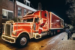 Groot feest in Heemskerk bij de Vomar Kersttruck met gratis kerstpakketten en sneeuw