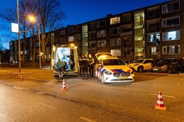 Fietser met spoed naar het ziekenhuis na botsing in Heemskerk