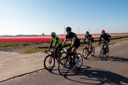 Stralende Ronde van Noord-Holland zet ruim 3.500 fietsers in het zonnetje