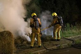 Hooibalen vatten vlam in Heemskerk