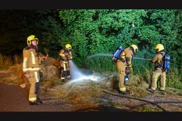 Hooibalen vatten vlam in Heemskerk