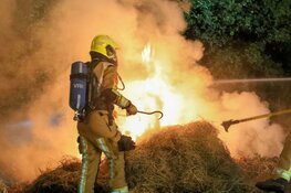 Hooibalen vatten vlam in Heemskerk