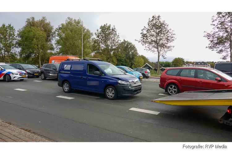 Schade na ongeval bij stoplichten in Heemskerk