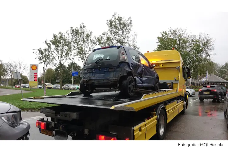 Aanrijding tussen bestelbus en personenauto in Heemskerk