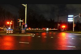 Grote spoorwegstoring tussen Beverwijk en Uitgeest. Brandweer en ProRail doen onderzoek in spoortunnel