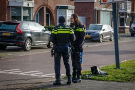 Scooter gaat er vandoor na aanrijding met auto, passagier gewond
