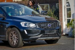 Scooter gaat er vandoor na aanrijding met auto, passagier gewond