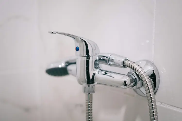 “In Heemskerk krijgen we opvallend veel meldingen over kalkvorming,” aldus Remon Waterontharders in Heemskerk