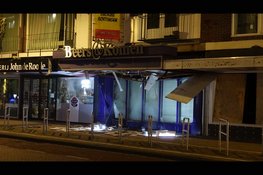 Explosie richt grote schade aan bij winkelpand in Heemskerk