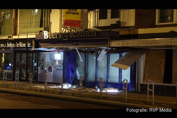 Explosie richt grote schade aan bij winkelpand in Heemskerk
