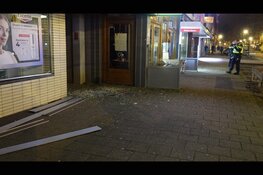 Explosie richt grote schade aan bij winkelpand in Heemskerk