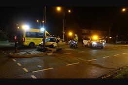 Auto botst tegen lantaarnpaal in Heemskerk