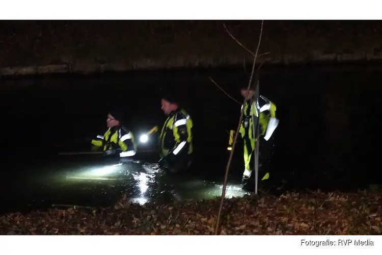 Politie zoekt in waadpakken naar vermiste Milan in sloot Beverwijk