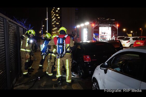 Autobrand in woonwijk te Heemskerk