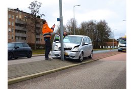 Automobilist gewond nadat deze tegen lantaarnpaal botst in Heemskerk