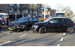 Flinke schade na ongeval tussen twee auto’s
