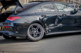 Schade na ongeval op kruising in Heemskerk