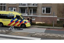 Fietser gewond na aanrijding met auto op rotonde
