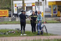 Wielrenner naar ziekenhuis na aanrijding tijdens Ronde van Noord Holland