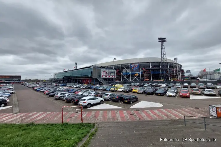 AZ pakt punt bij Feyenoord, dat wel Champions League ingaat